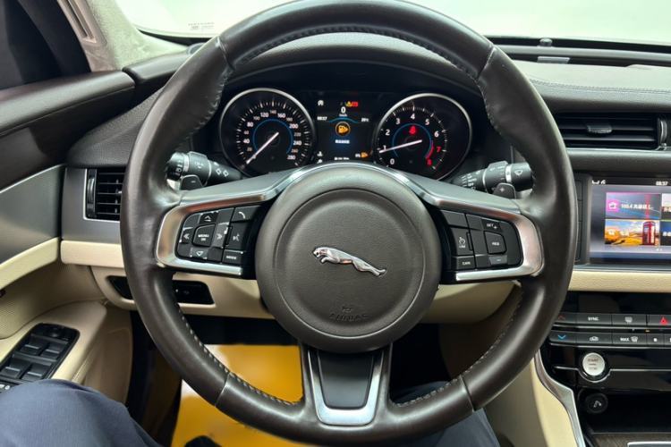 Used Jaguar XFL 2018 XFL 2.0T 200PS Elite Edition Steering Wheel