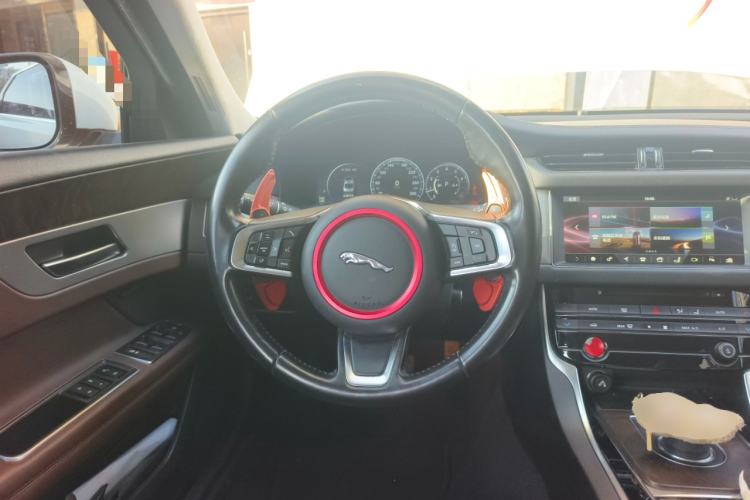 Used Jaguar XFL 2018 XFL 2.0T 250 PS Luxury Edition Steering Wheel