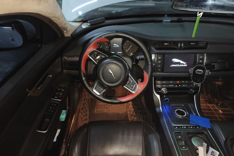 Used Jaguar XFL 2018 XFL 2.0T 200PS Elite Edition Steering Wheel