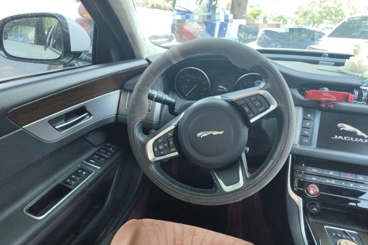 Used Jaguar XFL 2018 XFL 2.0T 200PS Elite Edition Steering Wheel