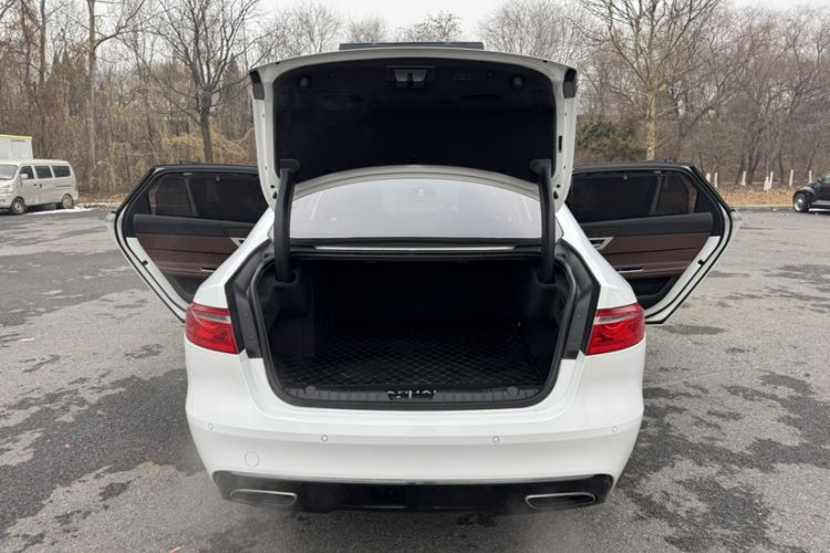 Used Jaguar XFL 2018 XFL 2.0T 250 PS Luxury Edition Trunk