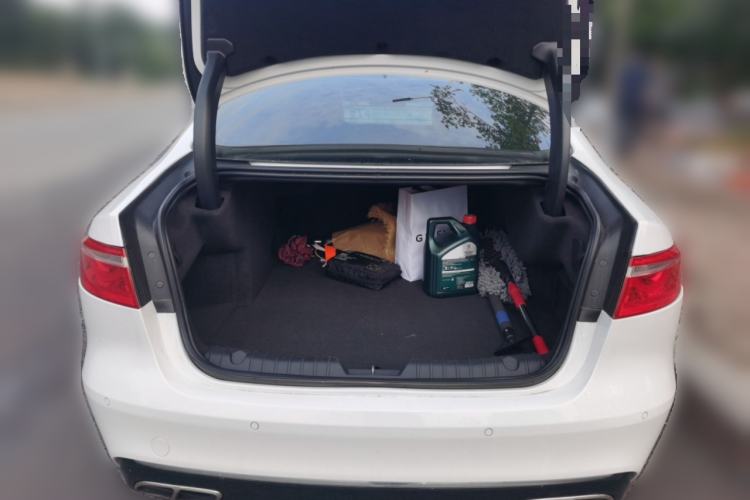 Used Jaguar XFL 2018 XFL 2.0T 250 PS Premium Edition Trunk