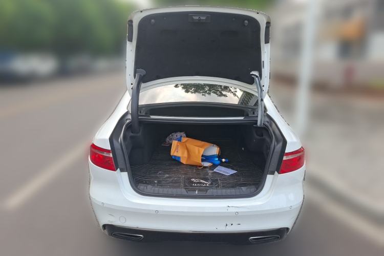 Used Jaguar XFL 2018 XFL 2.0T 250 PS Luxury Edition Trunk