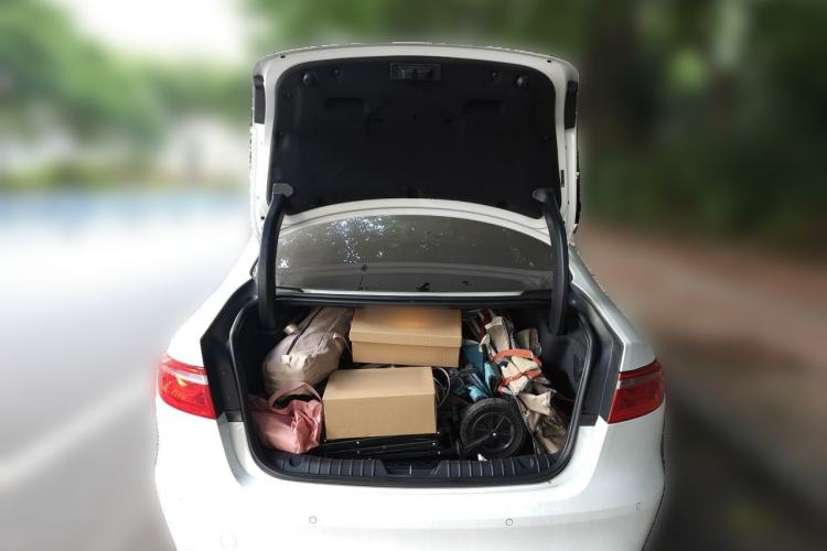 Used Jaguar XFL 2018 XFL 2.0T 250 PS Luxury Edition Trunk