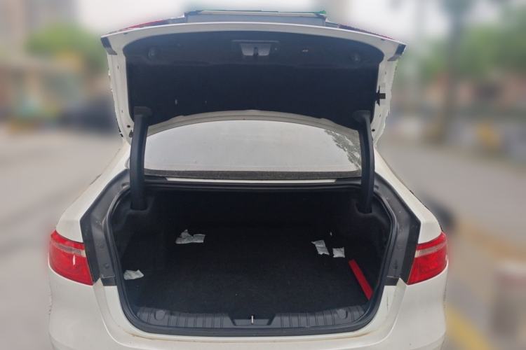 Used Jaguar XFL 2018 XFL 2.0T 250 PS Luxury Edition Trunk