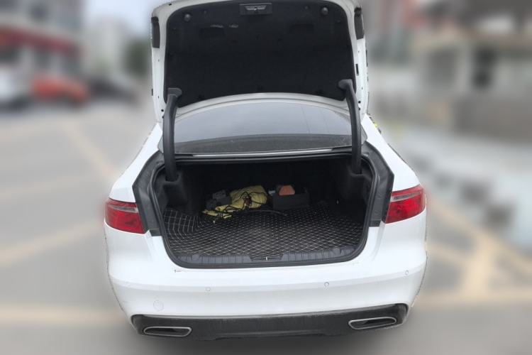 Used Jaguar XFL 2018 XFL 2.0T 250 PS Luxury Edition Trunk