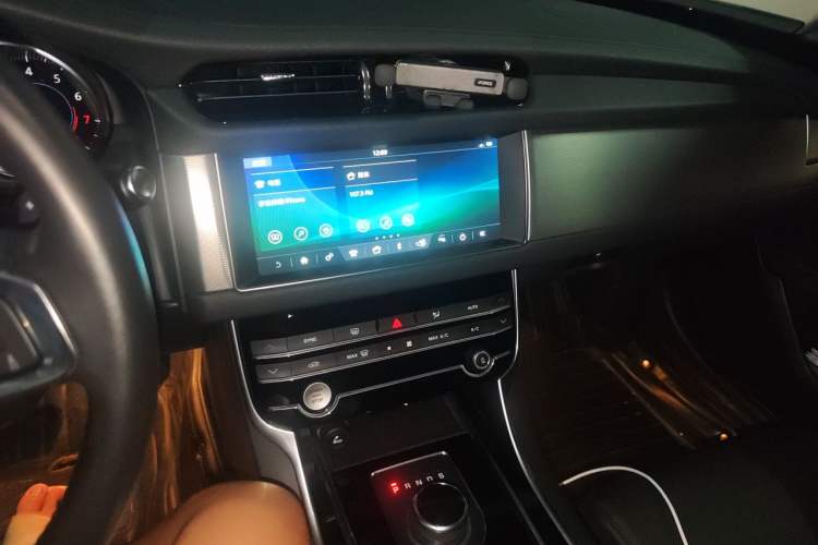 Used Jaguar XFL 2019 XFL 2.0T 200PS Two-Wheel-Drive Luxury Edition Audio And AC Panel