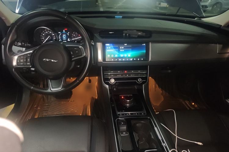 Used Jaguar XFL 2019 XFL 2.0T 200PS Two-Wheel-Drive Luxury Edition Center Console