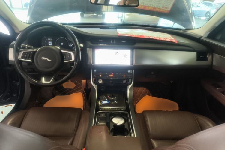 Used Jaguar XFL 2019 XFL 2.0T 250 PS Two-Wheel-Drive Luxury Edition Center Console