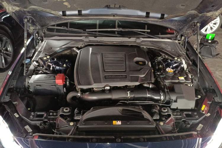 Used Jaguar XFL 2019 XFL 2.0T 200 PS Two-Wheel-Drive Elite Edition Engine Bay