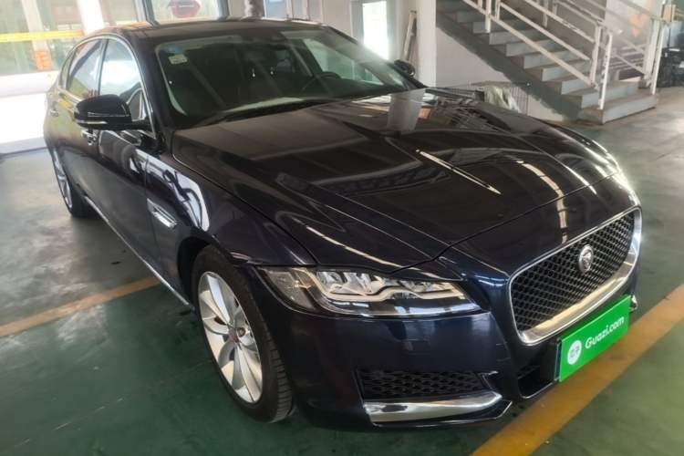 Used Jaguar XFL 2019 XFL 2.0T 250 PS Two-Wheel-Drive Luxury Edition Front Right 45 Deg