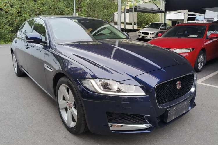 Used Jaguar XFL 2019 XFL 2.0T 200 PS Two-Wheel-Drive Elite Edition Front Right 45 Deg