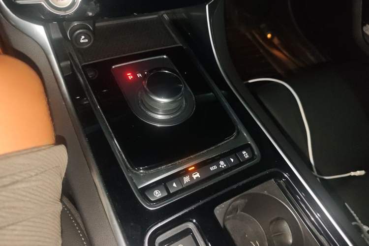 Used Jaguar XFL 2019 XFL 2.0T 200PS Two-Wheel-Drive Luxury Edition Gear Lever