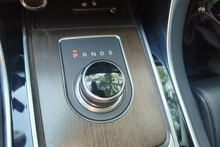 Used Jaguar XFL 2019 XFL 2.0T 200 PS Two-Wheel-Drive Elite Edition Gear Lever