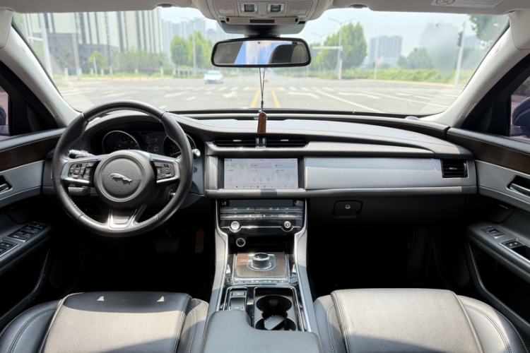 Used Jaguar XFL 2019 XFL 2.0T 200 PS Two-Wheel-Drive Elite Edition Interior 2