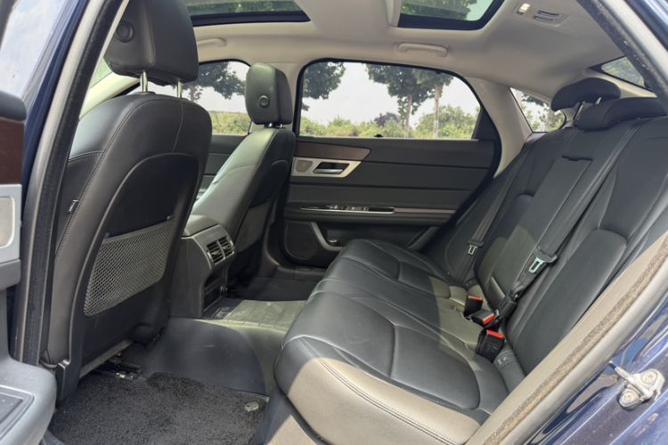 Used Jaguar XFL 2019 XFL 2.0T 200 PS Two-Wheel-Drive Elite Edition Interior 4