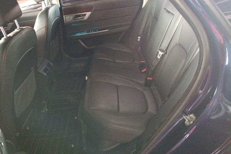 Used Jaguar XFL 2019 XFL 2.0T 200 PS Two-Wheel-Drive Elite Edition Interior 4