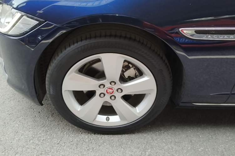 Used Jaguar XFL 2019 XFL 2.0T 200 PS Two-Wheel-Drive Elite Edition Left Front Wheel Hub