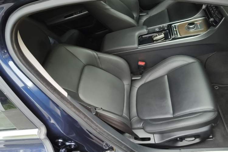 Used Jaguar XFL 2019 XFL 2.0T 200 PS Two-Wheel-Drive Elite Edition Right Front Seat