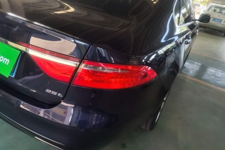 Used Jaguar XFL 2019 XFL 2.0T 250 PS Two-Wheel-Drive Luxury Edition Right Rear Taillight