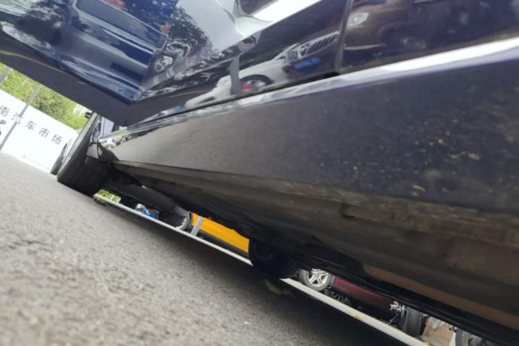 Used Jaguar XFL 2019 XFL 2.0T 200 PS Two-Wheel-Drive Elite Edition Right Side Sill