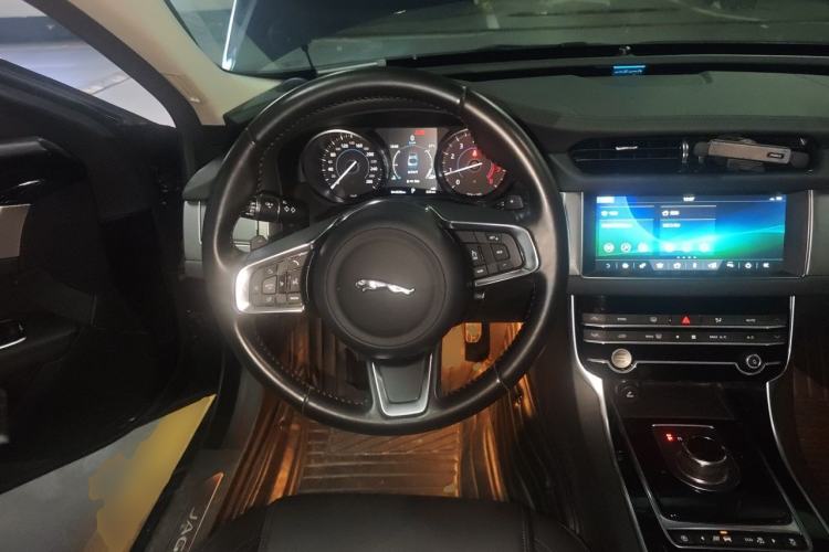 Used Jaguar XFL 2019 XFL 2.0T 200PS Two-Wheel-Drive Luxury Edition Steering Wheel