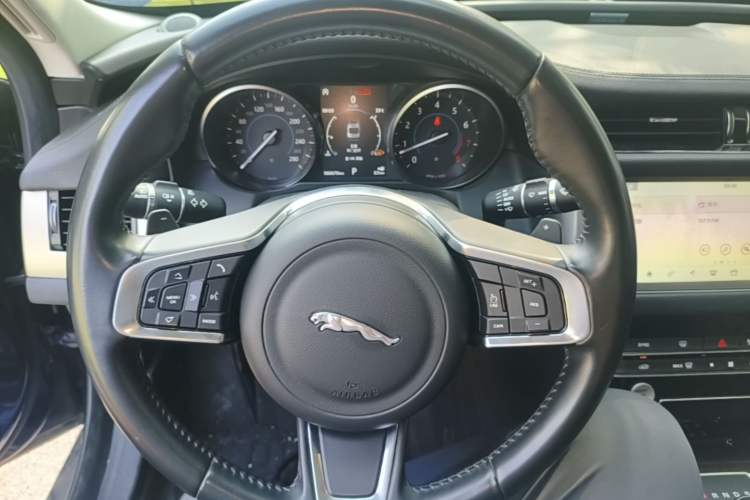 Used Jaguar XFL 2019 XFL 2.0T 200 PS Two-Wheel-Drive Elite Edition Steering Wheel