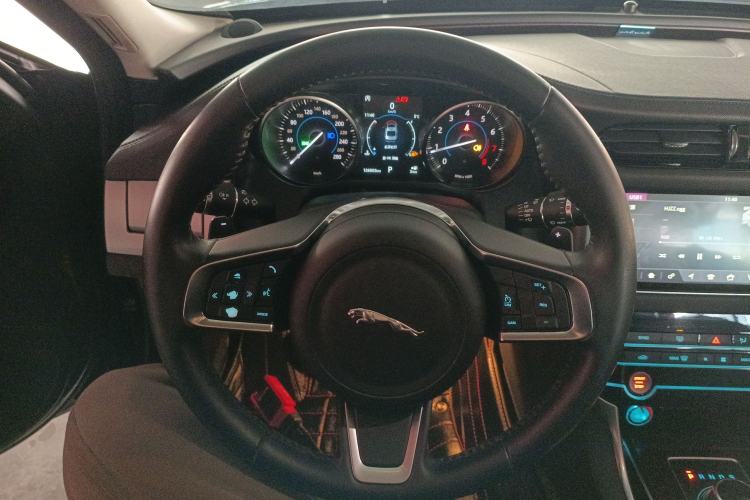 Used Jaguar XFL 2019 XFL 2.0T 200 PS Two-Wheel-Drive Elite Edition Steering Wheel