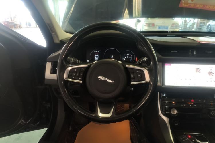 Used Jaguar XFL 2019 XFL 2.0T 250 PS Two-Wheel-Drive Luxury Edition Steering Wheel
