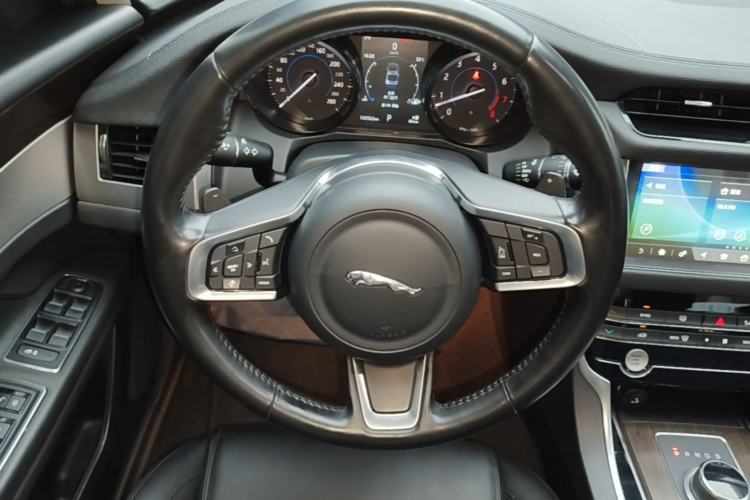 Used Jaguar XFL 2019 XFL 2.0T 200 PS Two-Wheel-Drive Elite Edition Steering Wheel