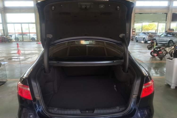 Used Jaguar XFL 2019 XFL 2.0T 250 PS Two-Wheel-Drive Luxury Edition Trunk