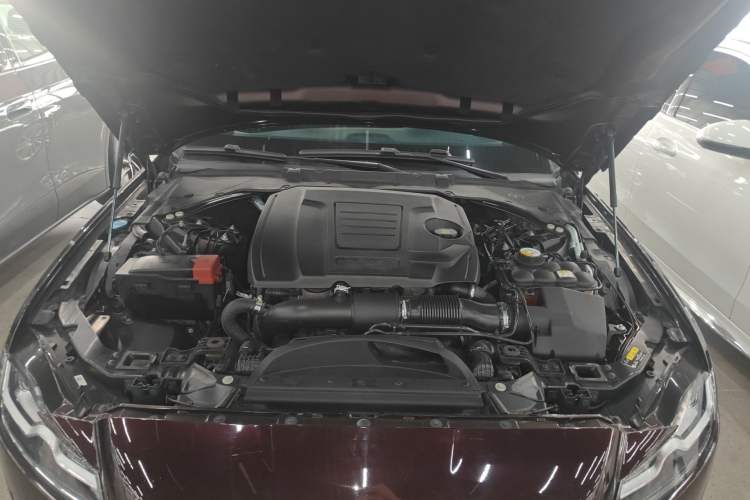 Used Jaguar XFL 2019 XFL 2.0T 250 PS Four-Wheel Drive Luxury Edition Engine Bay