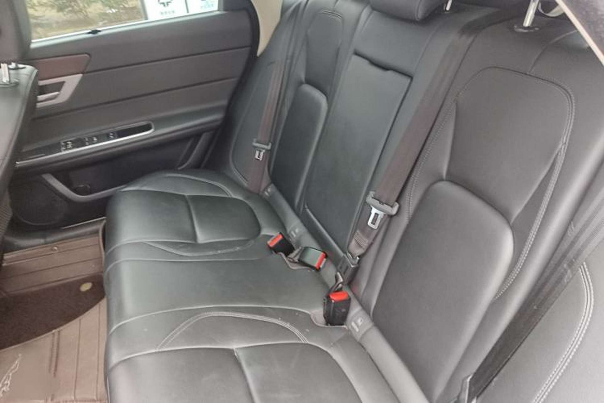 Used Jaguar XFL 2019 XFL 2.0T 200 PS Two-Wheel-Drive Elite Edition Left Rear Seat