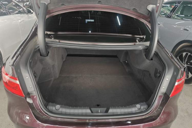 Used Jaguar XFL 2019 XFL 2.0T 250 PS Four-Wheel Drive Luxury Edition Trunk