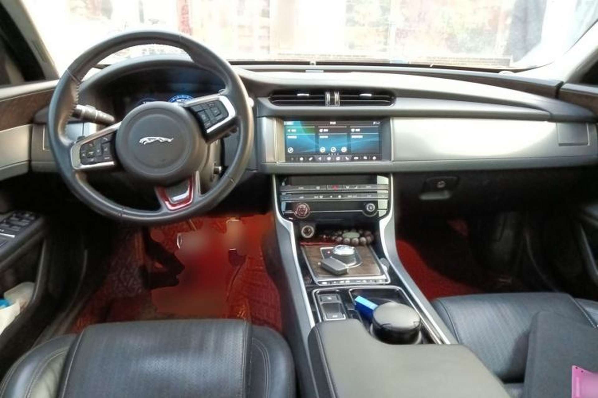Used Jaguar XFL 2019 XFL 2.0T 250 PS Two-Wheel-Drive Luxury Edition Center Console
