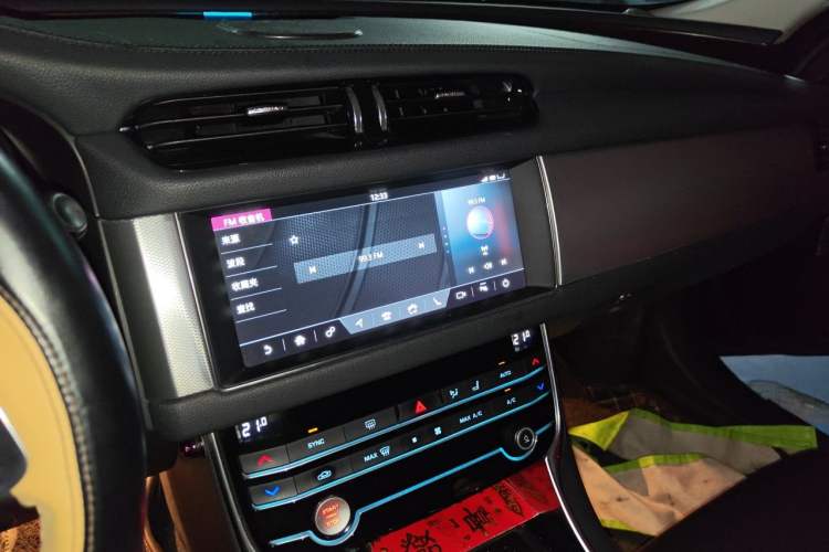 Used Jaguar XFL 2019 XFL 2.0T 200 PS Two-Wheel-Drive Elite Edition Audio And AC Panel
