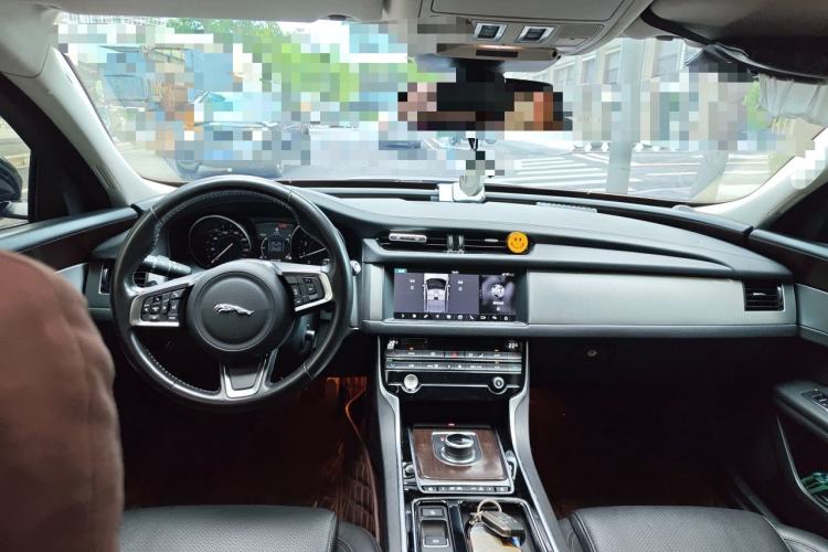 Used Jaguar XFL 2019 XFL 2.0T 200PS Two-Wheel-Drive Luxury Edition Center Console