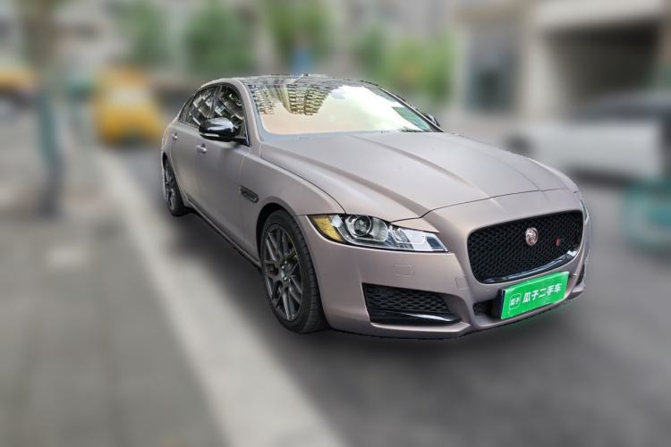 Used Jaguar XFL 2019 XFL 2.0T 200PS Two-Wheel-Drive Luxury Edition Front Right 45 Deg