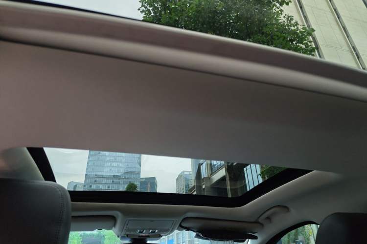 Used Jaguar XFL 2019 XFL 2.0T 200PS Two-Wheel-Drive Luxury Edition Headliner