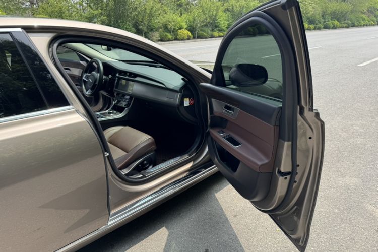 Used Jaguar XFL 2019 XFL 2.0T 250 PS Four-Wheel Drive Luxury Edition Interior 10