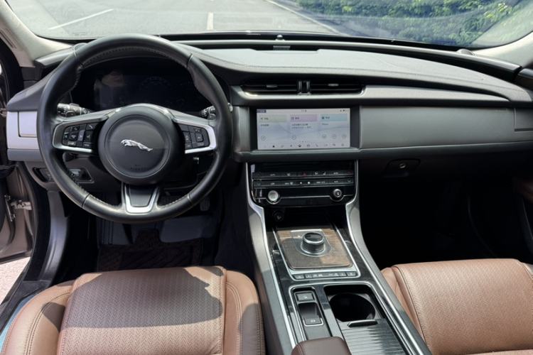 Used Jaguar XFL 2019 XFL 2.0T 250 PS Four-Wheel Drive Luxury Edition Interior 2