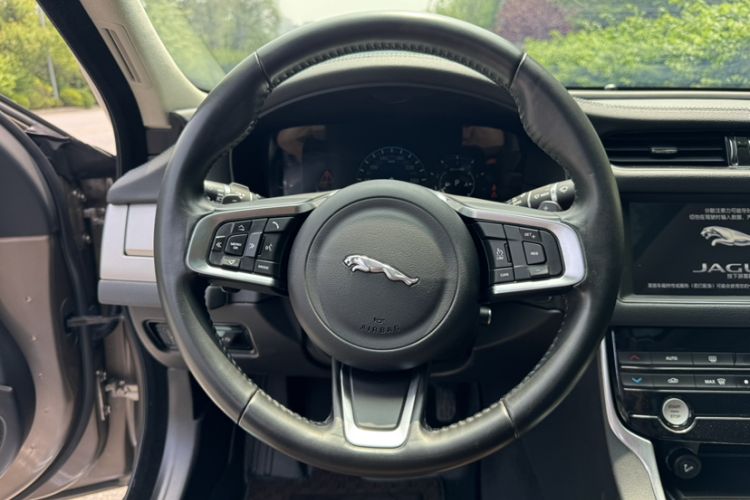 Used Jaguar XFL 2019 XFL 2.0T 250 PS Four-Wheel Drive Luxury Edition Interior 3