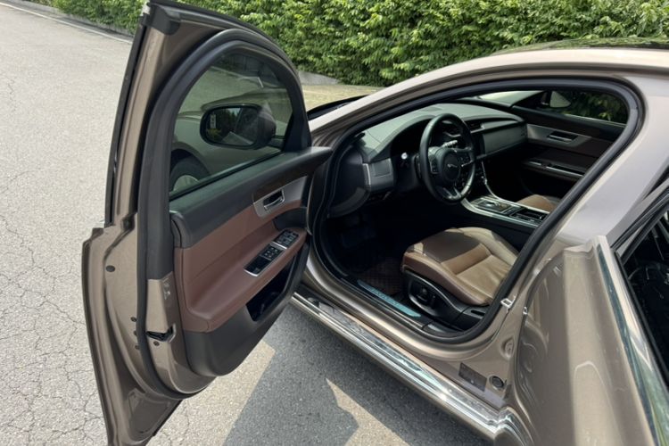 Used Jaguar XFL 2019 XFL 2.0T 250 PS Four-Wheel Drive Luxury Edition Interior 5