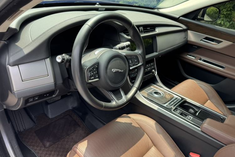 Used Jaguar XFL 2019 XFL 2.0T 250 PS Four-Wheel Drive Luxury Edition Interior 6