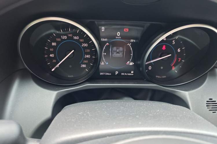 Used Jaguar XFL 2019 XFL 2.0T 200PS Two-Wheel-Drive Luxury Edition Odometer Close Up