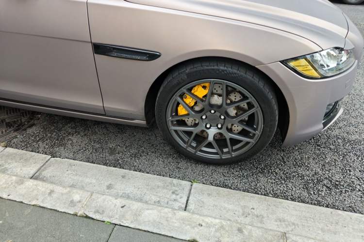 Used Jaguar XFL 2019 XFL 2.0T 200PS Two-Wheel-Drive Luxury Edition Right Front Wheel Hub