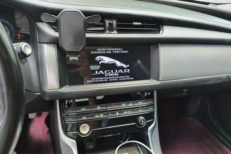 Used Jaguar XFL 2019 XFL 2.0T 250 PS Two-Wheel-Drive Luxury Edition Audio And AC Panel