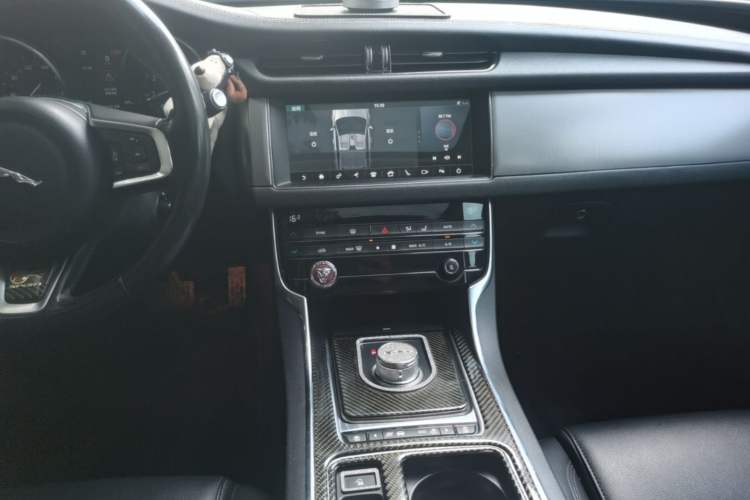 Used Jaguar XFL 2019 XFL 2.0T 200 PS Two-Wheel-Drive Elite Edition Audio And AC Panel