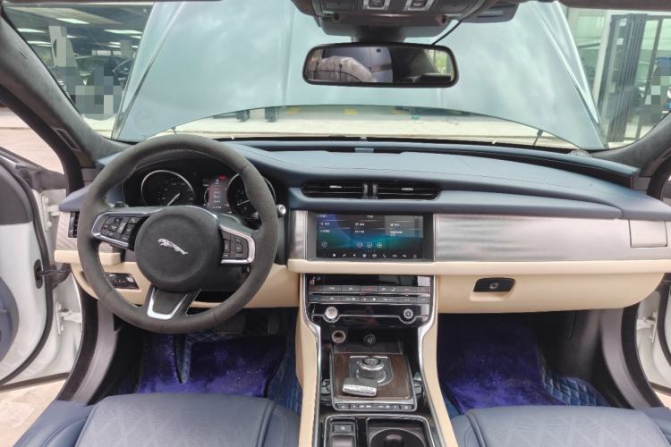 Used Jaguar XFL 2019 XFL 2.0T 200 PS Two-Wheel-Drive Elite Edition Center Console