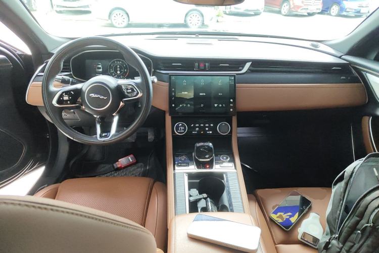 Used Jaguar XFL 2019 XFL 2.0T 250 PS Two-Wheel-Drive Luxury Edition Center Console
